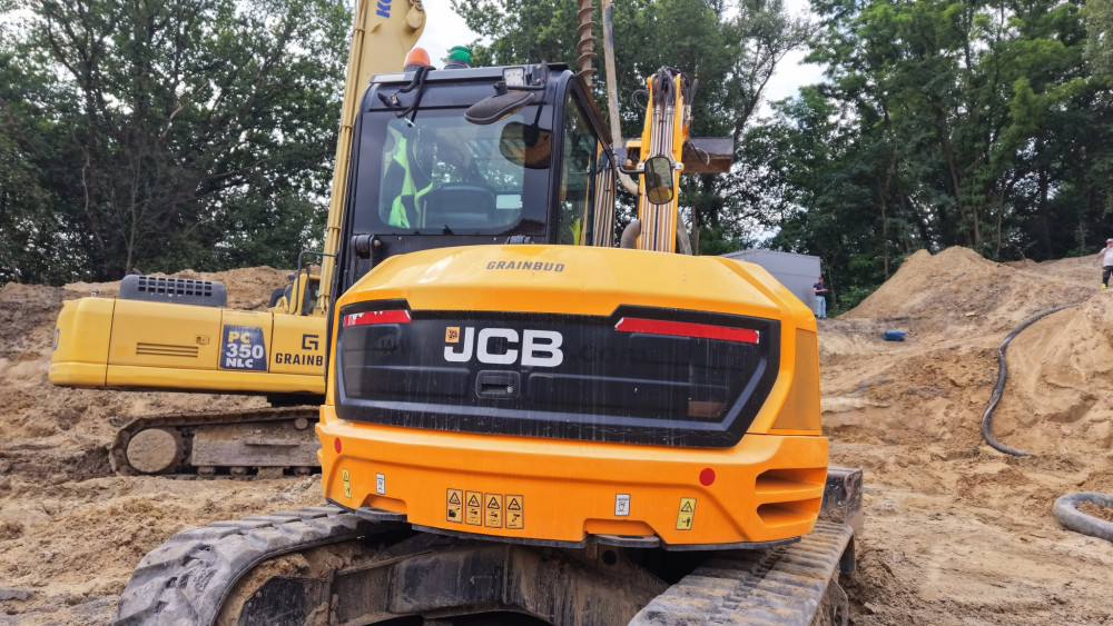 Wynajem koparki gąsienicowej JCB 90Z-2 – 9 t - zdjęcie 1